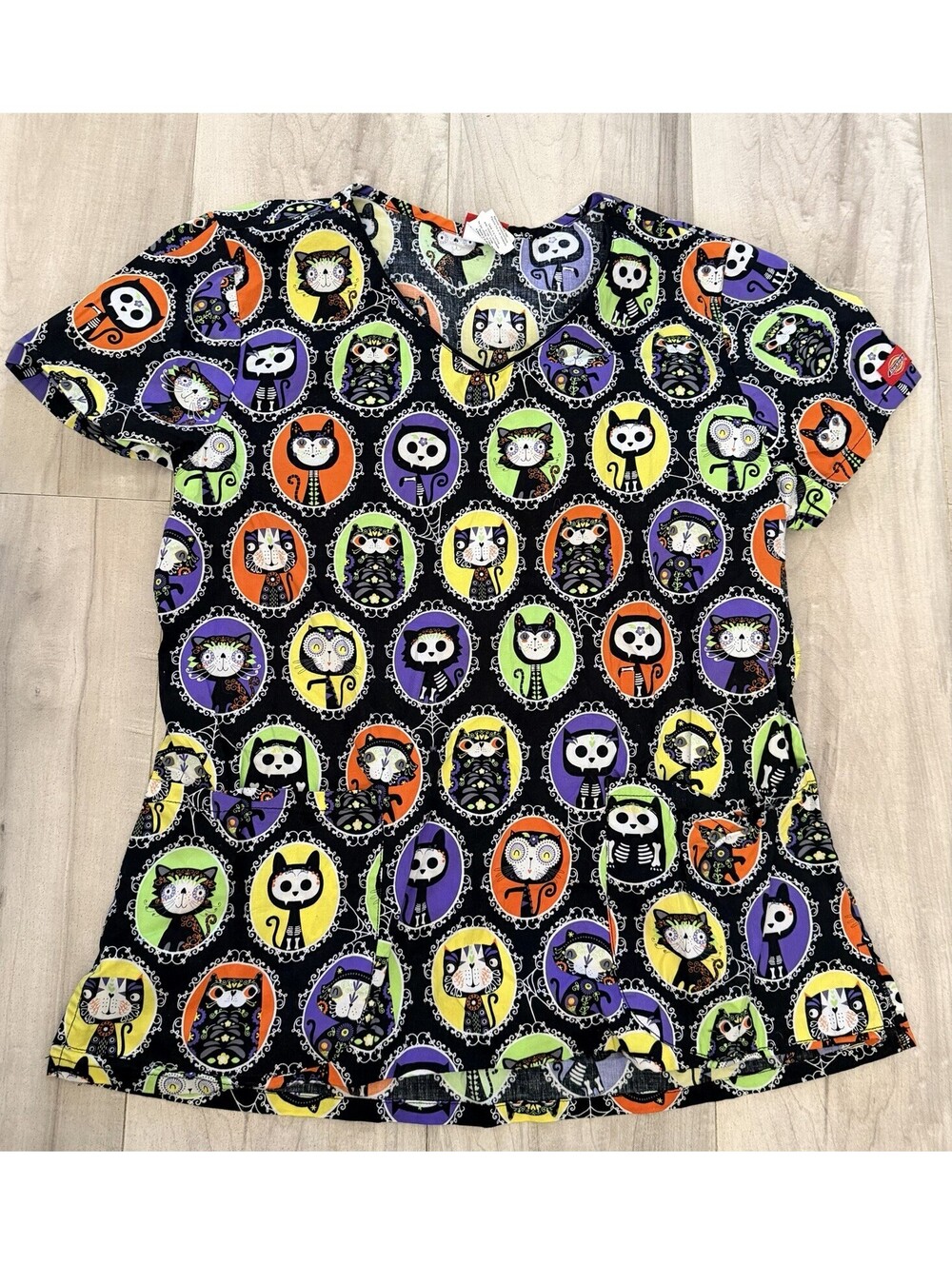 Dickies Scrubs Women’s Medical Scrub Top V-Neck Halloween Cats Print Sz L
